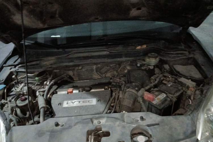 Used Honda CR-V 2010 2.4L automatic four-wheel drive luxury version Engine Bay