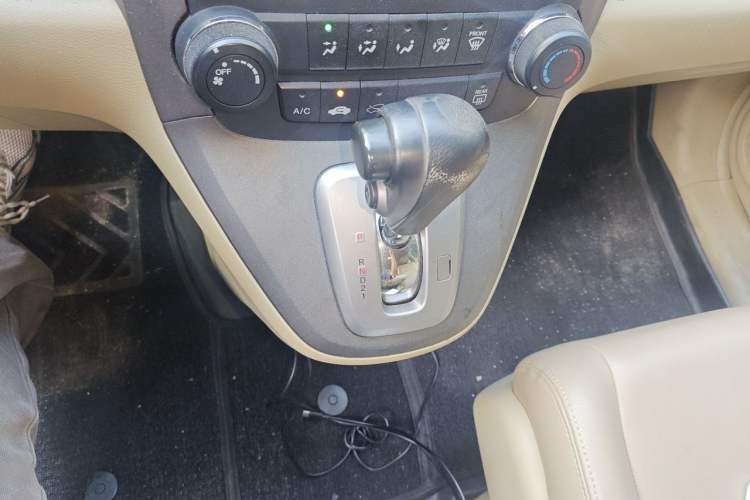 Used Honda CR-V 2010 2.0L automatic two-wheel drive urban version Gear Lever
