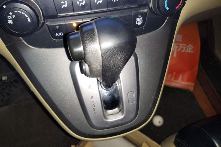 Used Honda CR-V 2010 2.0L automatic two-wheel drive urban version Gear Lever