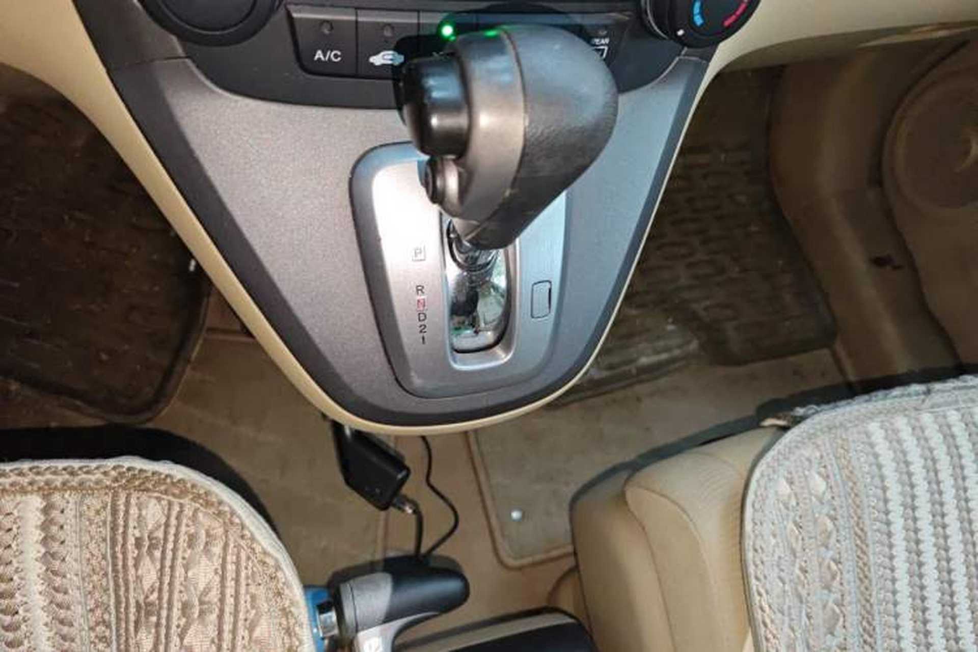 Used Honda CR-V 2010 2.0L automatic two-wheel drive urban version Gear Lever