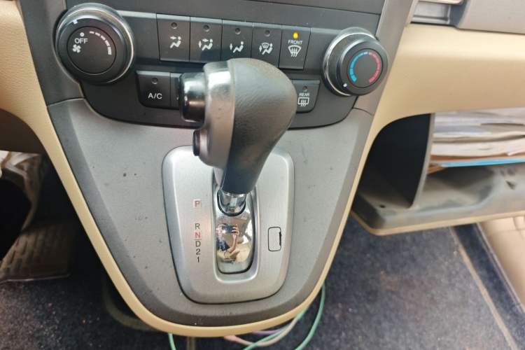 Used Honda CR-V 2010 2.0L automatic two-wheel drive urban version Gear Lever