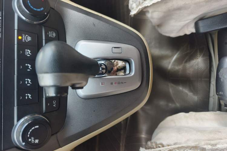 Used Honda CR-V 2010 2.0L automatic two-wheel drive urban version Gear Lever