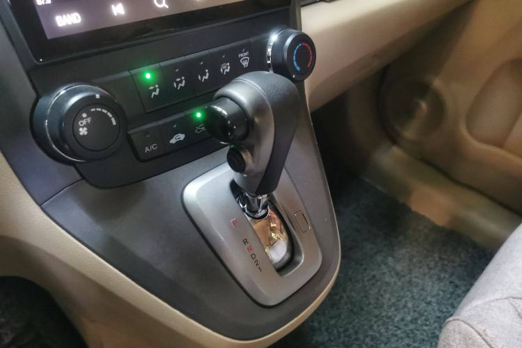 Used Honda CR-V 2010 2.0L automatic two-wheel drive urban version Gear Lever