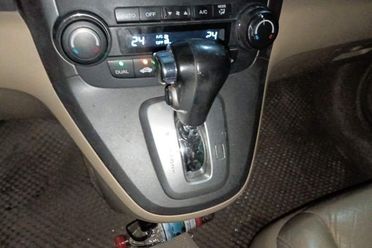 Used Honda CR-V 2010 2.4L automatic four-wheel drive luxury version Gear Lever