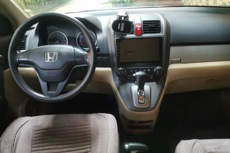 Used Honda CR-V 2010 2.0L automatic two-wheel drive urban version Interior 2