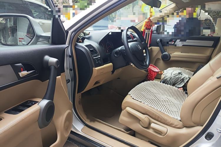 Used Honda CR-V 2010 2.0L automatic two-wheel drive urban version Interior 3