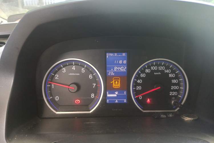 Used Honda CR-V 2010 2.0L manual two-wheel drive urban version Odometer Close Up