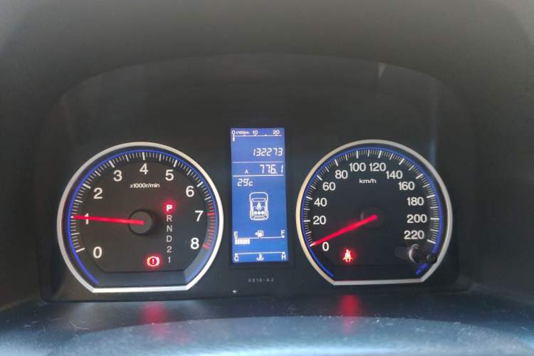 Used Honda CR-V 2010 2.0L automatic two-wheel drive urban version Odometer Close Up