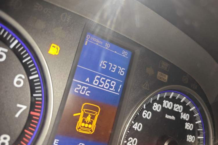 Used Honda CR-V 2010 2.0L Automatic Four-Wheel Drive Classic Edition Odometer Close Up
