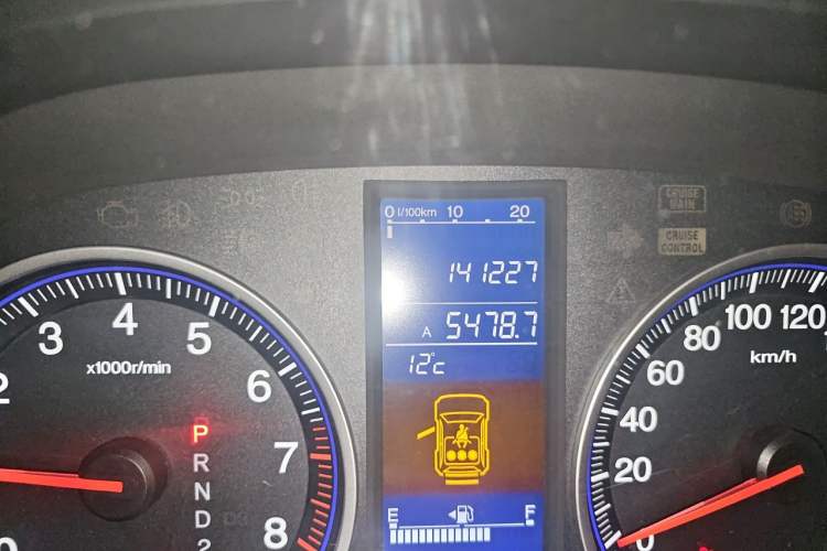 Used Honda CR-V 2010 2.0L Automatic Four-Wheel Drive Classic Edition Odometer Close Up