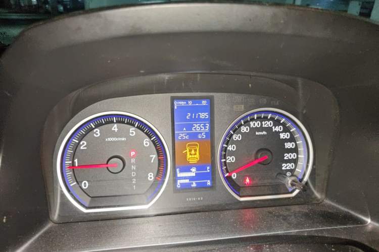 Used Honda CR-V 2010 2.4L automatic four-wheel drive luxury version Odometer Close Up