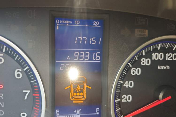 Used Honda CR-V 2010 2.0L automatic two-wheel drive urban version Odometer Close Up