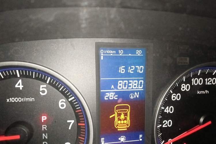 Used Honda CR-V 2010 2.4L automatic four-wheel drive luxury version Odometer Close Up