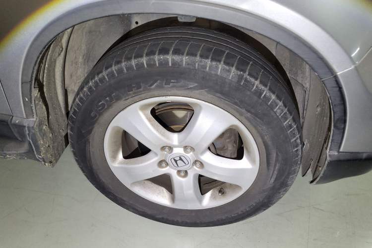 Used Honda CR-V 2010 2.0L automatic two-wheel drive urban version Right Front Wheel Hub
