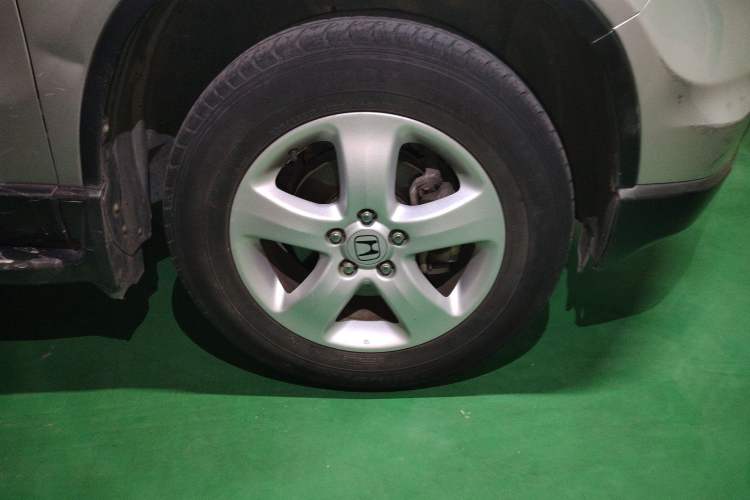 Used Honda CR-V 2010 2.0L automatic two-wheel drive urban version Right Front Wheel Hub