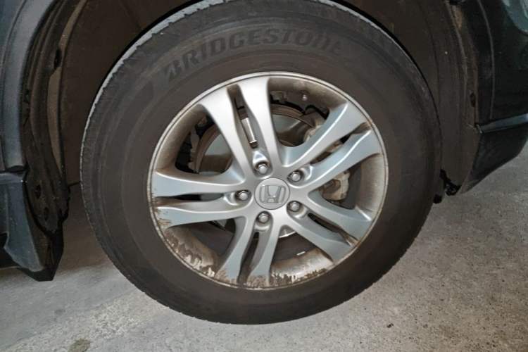 Used Honda CR-V 2010 2.4L automatic four-wheel drive luxury version Right Front Wheel Hub