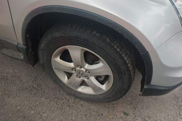 Used Honda CR-V 2010 2.0L automatic two-wheel drive urban version Right Front Wheel Hub