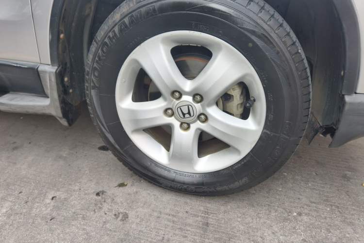 Used Honda CR-V 2010 2.0L automatic two-wheel drive urban version Right Front Wheel Hub