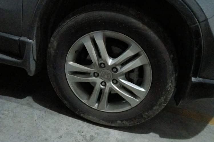 Used Honda CR-V 2010 2.4L automatic four-wheel drive luxury version Right Front Wheel Hub