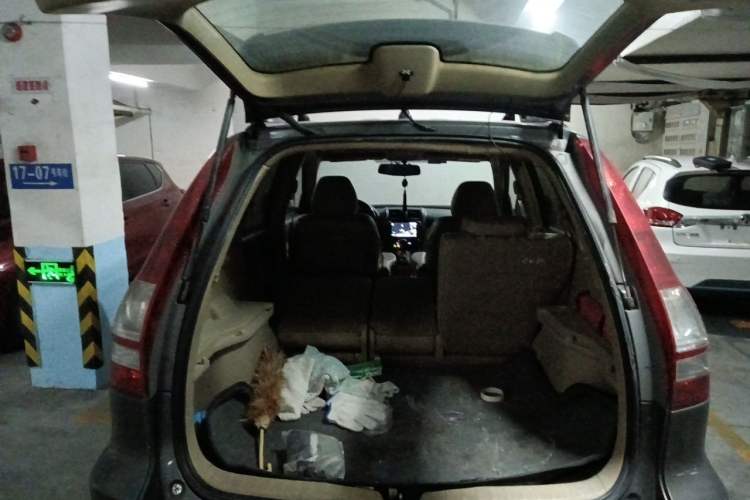 Used Honda CR-V 2010 2.4L automatic four-wheel drive luxury version Trunk