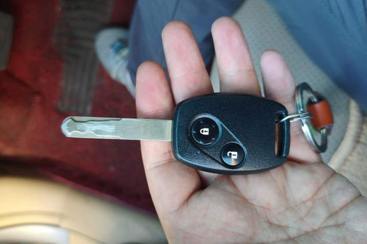 Used Honda CR-V 2010 2.0L automatic two-wheel drive urban version Vehicle Key