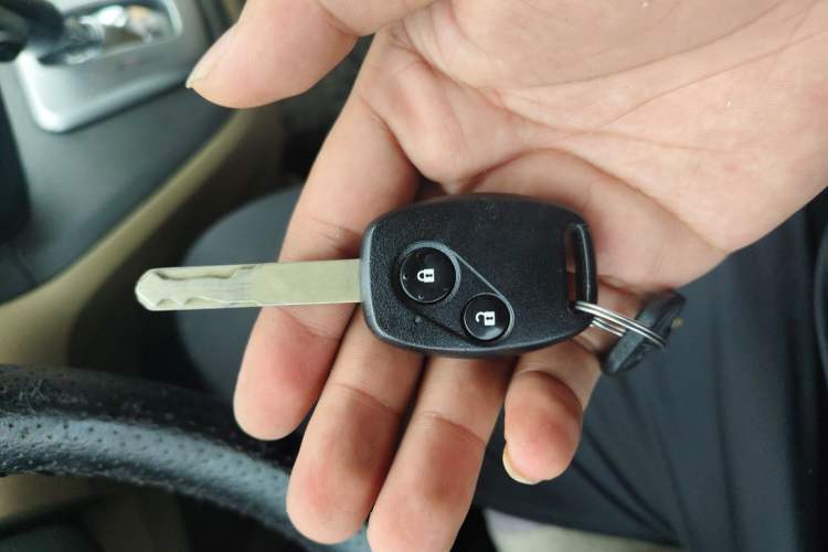 Used Honda CR-V 2010 2.0L automatic two-wheel drive urban version Vehicle Key