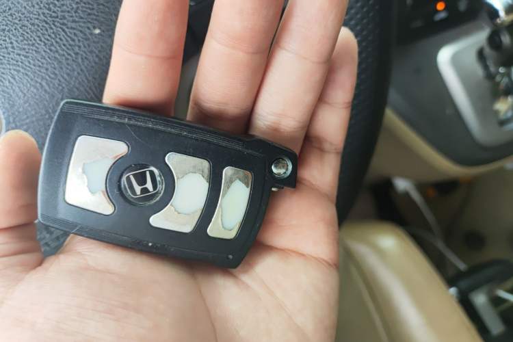 Used Honda CR-V 2010 2.4L automatic four-wheel drive luxury version Vehicle Key