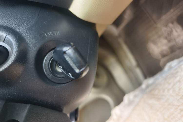 Used Honda CR-V 2010 2.0L automatic two-wheel drive urban version Vehicle Key