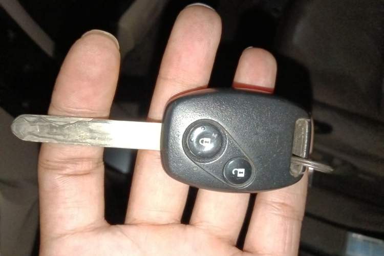 Used Honda CR-V 2010 2.4L automatic four-wheel drive luxury version Vehicle Key