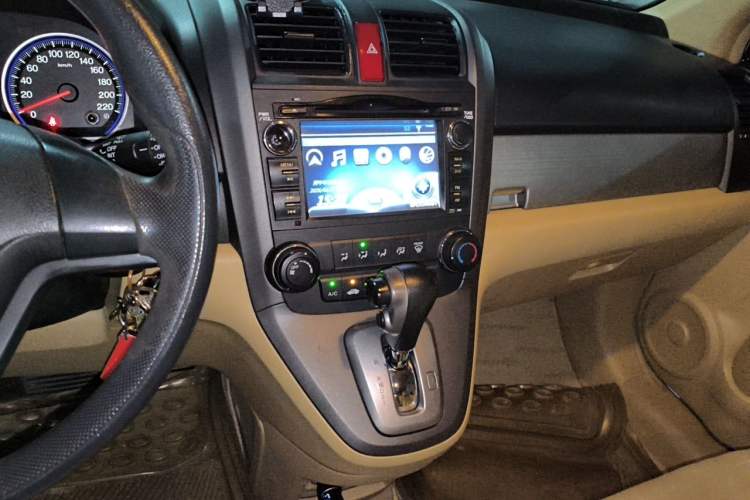 Used Honda CR-V 2010 2.0L automatic two-wheel drive urban version Audio And AC Panel