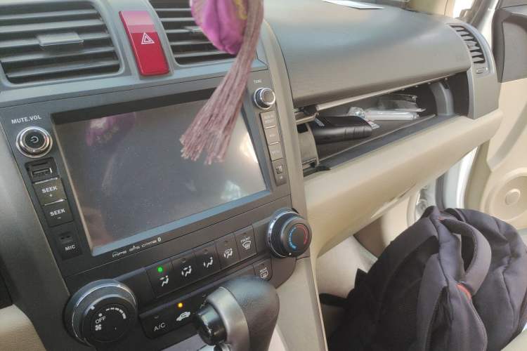 Used Honda CR-V 2010 2.0L automatic two-wheel drive urban version Audio And AC Panel