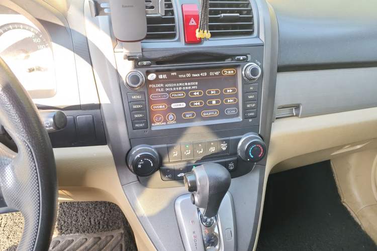 Used Honda CR-V 2010 2.0L automatic two-wheel drive urban version Audio And AC Panel