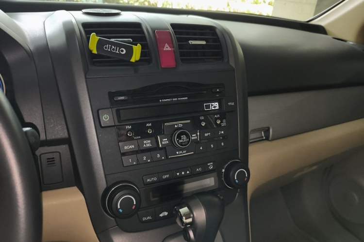 Used Honda CR-V 2010 2.4L automatic four-wheel drive luxury version Audio And AC Panel