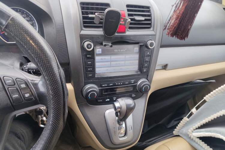 Used Honda CR-V 2010 2.4L automatic four-wheel drive luxury version Audio And AC Panel