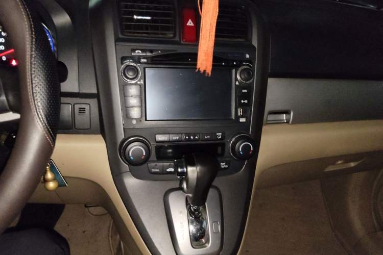 Used Honda CR-V 2010 2.4L automatic four-wheel drive luxury version Audio And AC Panel