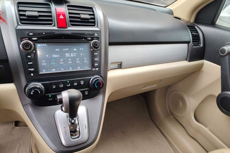 Used Honda CR-V 2010 2.0L automatic two-wheel drive urban version Audio And AC Panel
