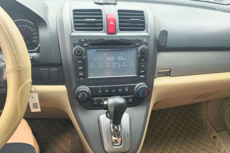 Used Honda CR-V 2010 2.0L automatic two-wheel drive urban version Audio And AC Panel