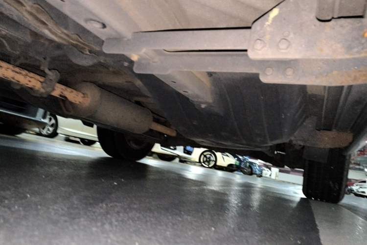 Used Honda CR-V 2010 2.0L automatic two-wheel drive urban version Chassis Front Left