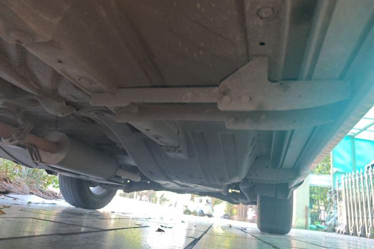 Used Honda CR-V 2010 2.0L automatic two-wheel drive urban version Chassis Front Left