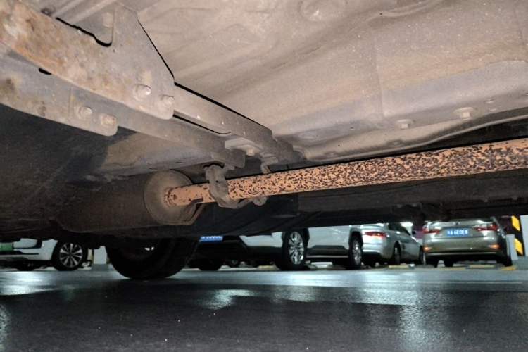 Used Honda CR-V 2010 2.0L automatic two-wheel drive urban version Chassis Front Right