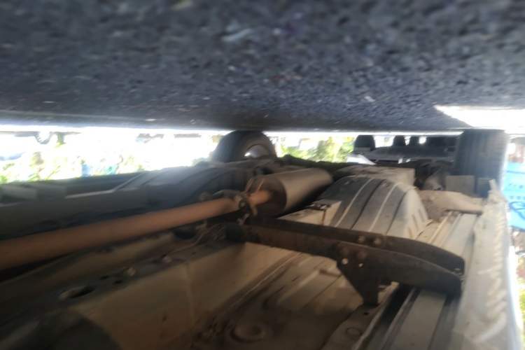 Used Honda CR-V 2010 2.0L automatic two-wheel drive urban version Chassis Front Right