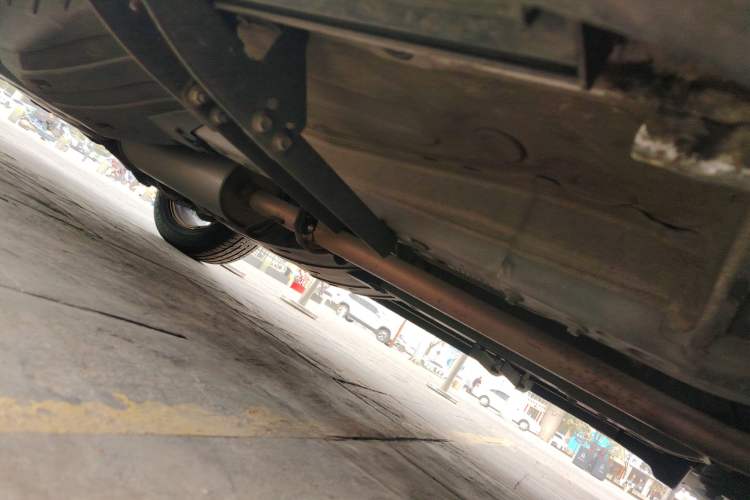 Used Honda CR-V 2010 2.0L automatic two-wheel drive urban version Chassis Front Right