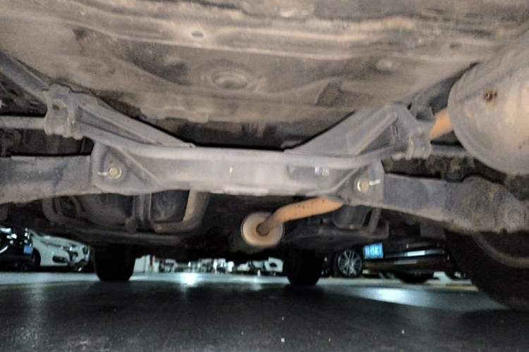 Used Honda CR-V 2010 2.0L automatic two-wheel drive urban version Chassis Rear