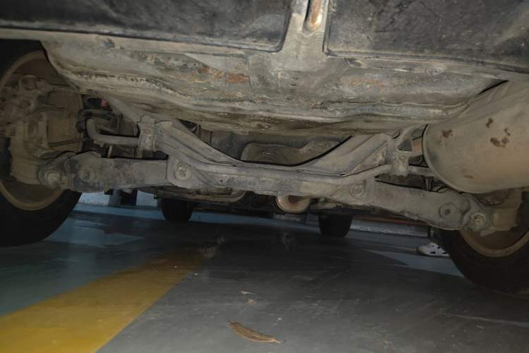 Used Honda CR-V 2010 2.0L automatic two-wheel drive urban version Chassis Rear