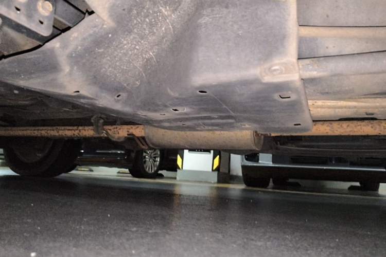 Used Honda CR-V 2010 2.0L automatic two-wheel drive urban version Chassis Rear Left