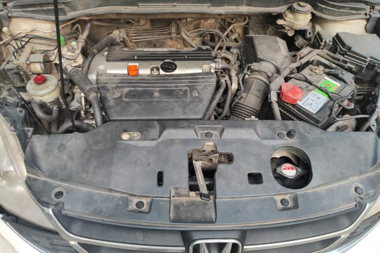Used Honda CR-V 2010 2.4L automatic four-wheel drive luxury version Engine Bay