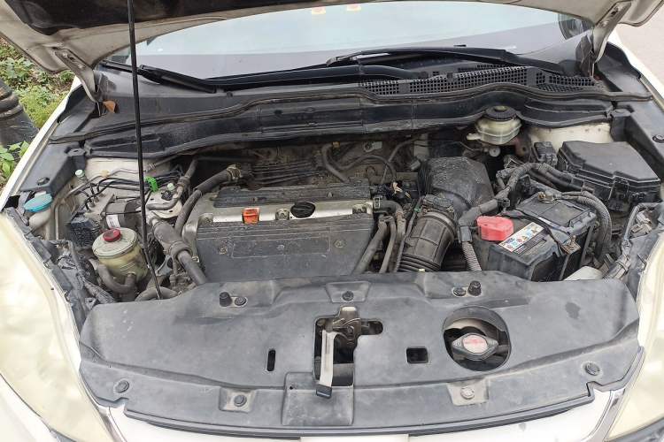 Used Honda CR-V 2010 2.4L automatic four-wheel drive luxury version Engine Bay