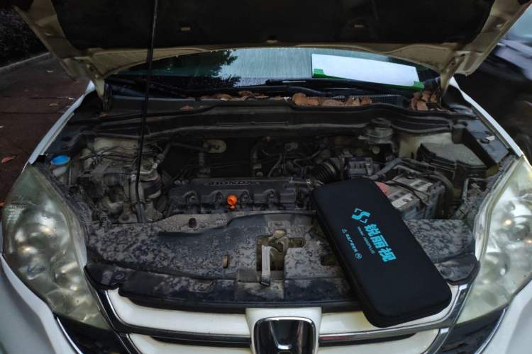 Used Honda CR-V 2010 2.0L automatic two-wheel drive urban version Engine Bay