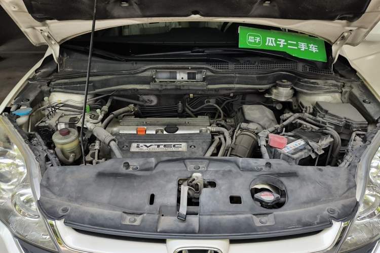 Used Honda CR-V 2010 2.4L automatic four-wheel drive luxury version Engine Bay