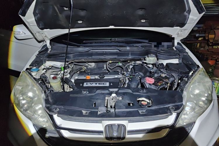 Used Honda CR-V 2010 2.4L automatic four-wheel drive luxury version Engine Bay